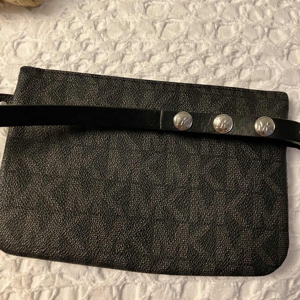 Michael Kors logo waist purse. Great condition.
